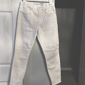 Selling a lucky brand jeans brand new size 29x27 white color high rise